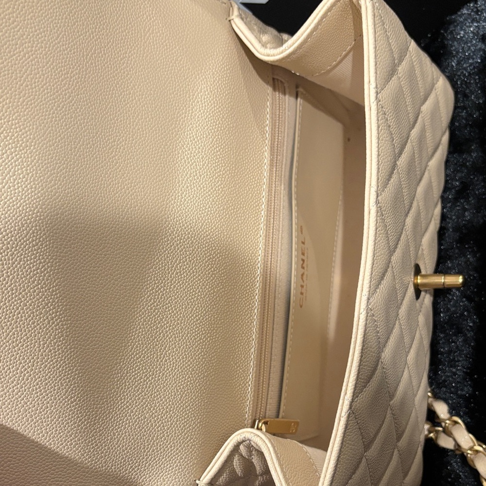 CHANEL 2025 BEIGE SMALL CC CHAIN FLAP BAG - Picture 4 of 11